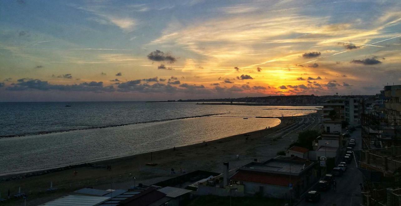 Incantevole Casa Sul Mare Vicino A Roma Nettuno Extérieur photo